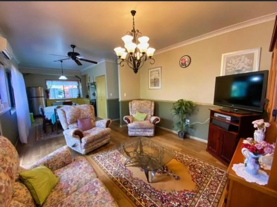 Golden Lace B&B Sarina 0*,
